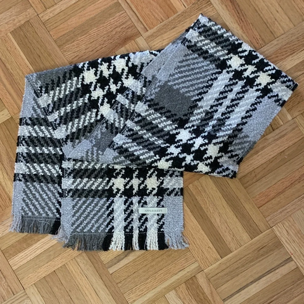 Appleseed's 42” VINTAGE Plaid Scarf - Made in Germany - LIKE NEW!